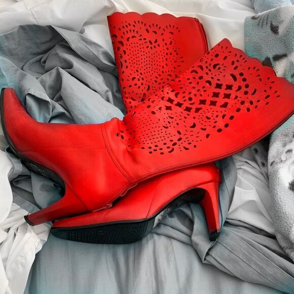 Red leather laser cut lace high boots 4”heel 6.5 Bellini fabulous color sexy - Picture 5 of 13